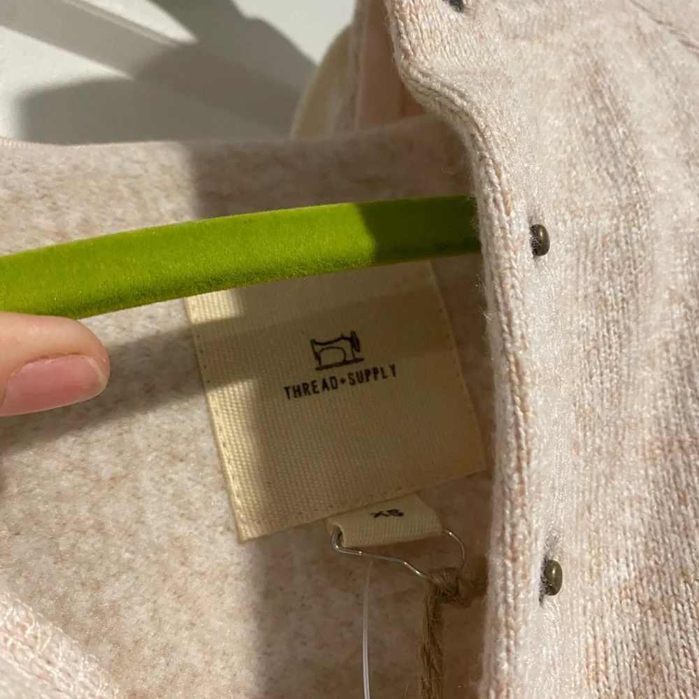 thread + supply pullover - Picture 2 of 3